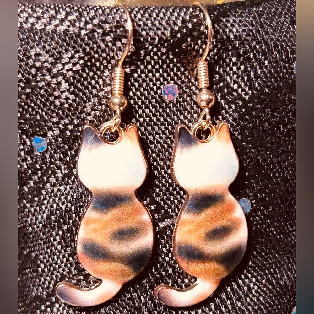 Cats 🐈 multicolor sitting cats earrings